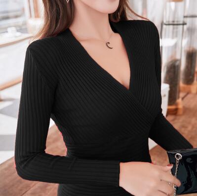 Ribstrikket sweater med V-hals