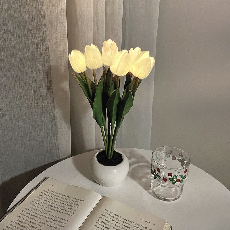 BloomLight LED Tulipan Nattelys – Stemningsfuld Belysning med Naturligt Udseende