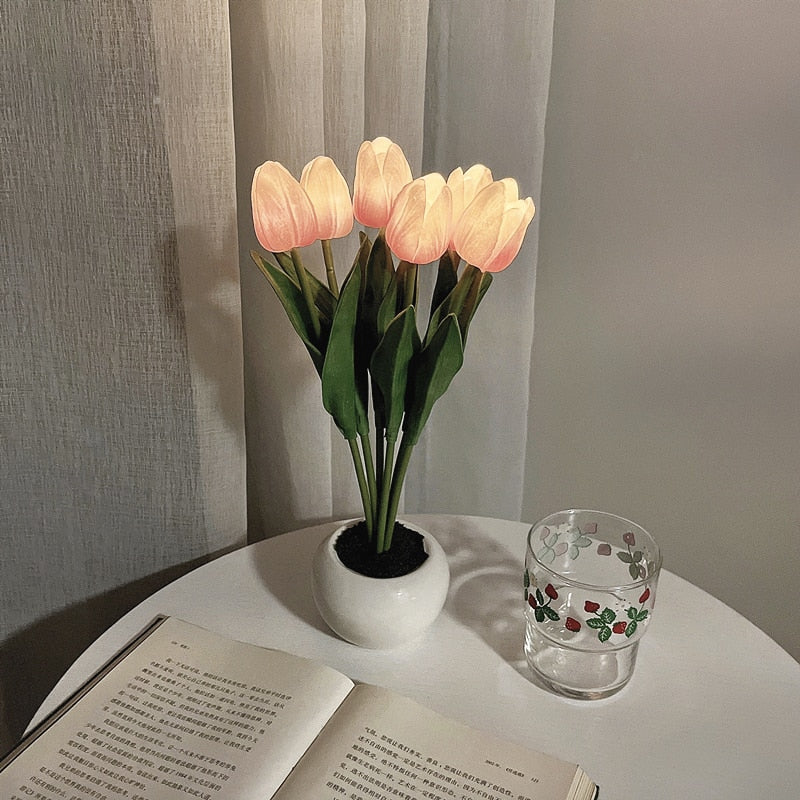 BloomLight LED Tulipan Nattelys – Stemningsfuld Belysning med Naturligt Udseende
