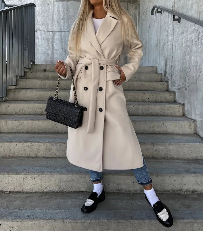 Grace Kvinders Uldfrakke – Lang Dobbeltknappet Frakke med Struktureret Snit & Elegant Stil