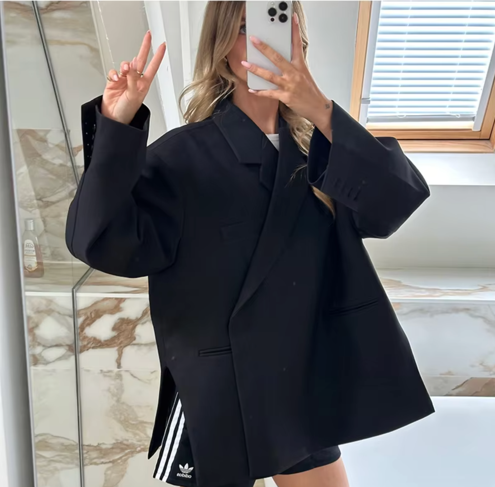 Yusra Blazer Oversize Kvinde – Elegant Moderne Jakke med Flydende Snit & Struktureret Stof