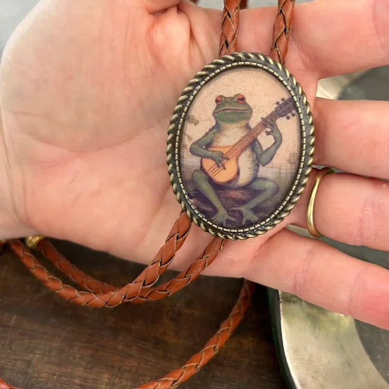 Unisex Bolo Tie med Banjo Frog Design