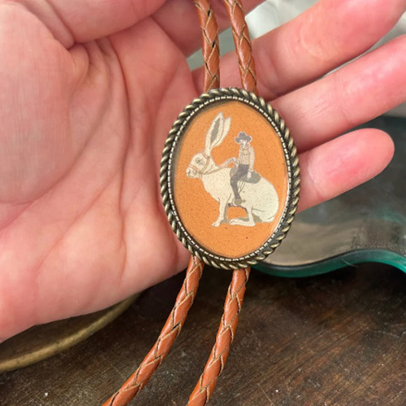 Unisex Bolo Tie med Banjo Frog Design