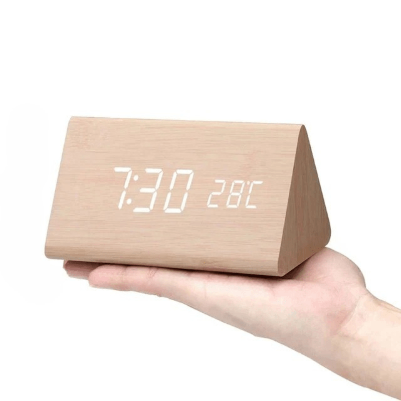 WoodSense LED-Træur – Stemmestyret & Stilfuld til ethvert rum