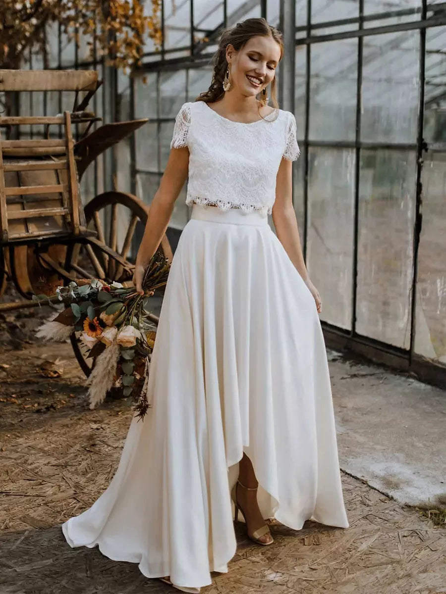 Kvinders Hvide To-Delt Bryllupskjole – Elegant Blonde Top og Flydende Maxi Nederdel