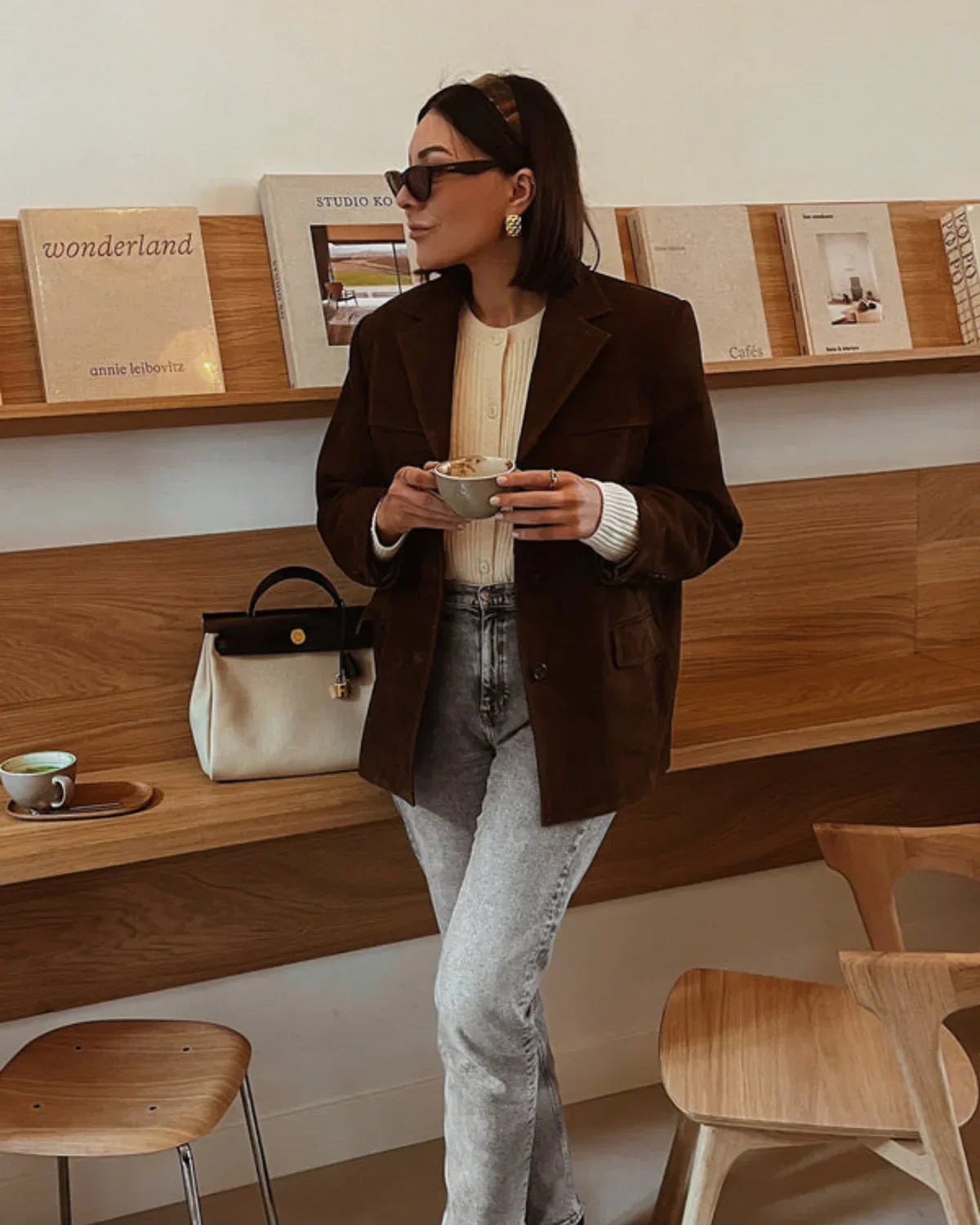 Sienna Suede Blazer til kvinder – Elegant jakke med moderne snit i brun ruskind