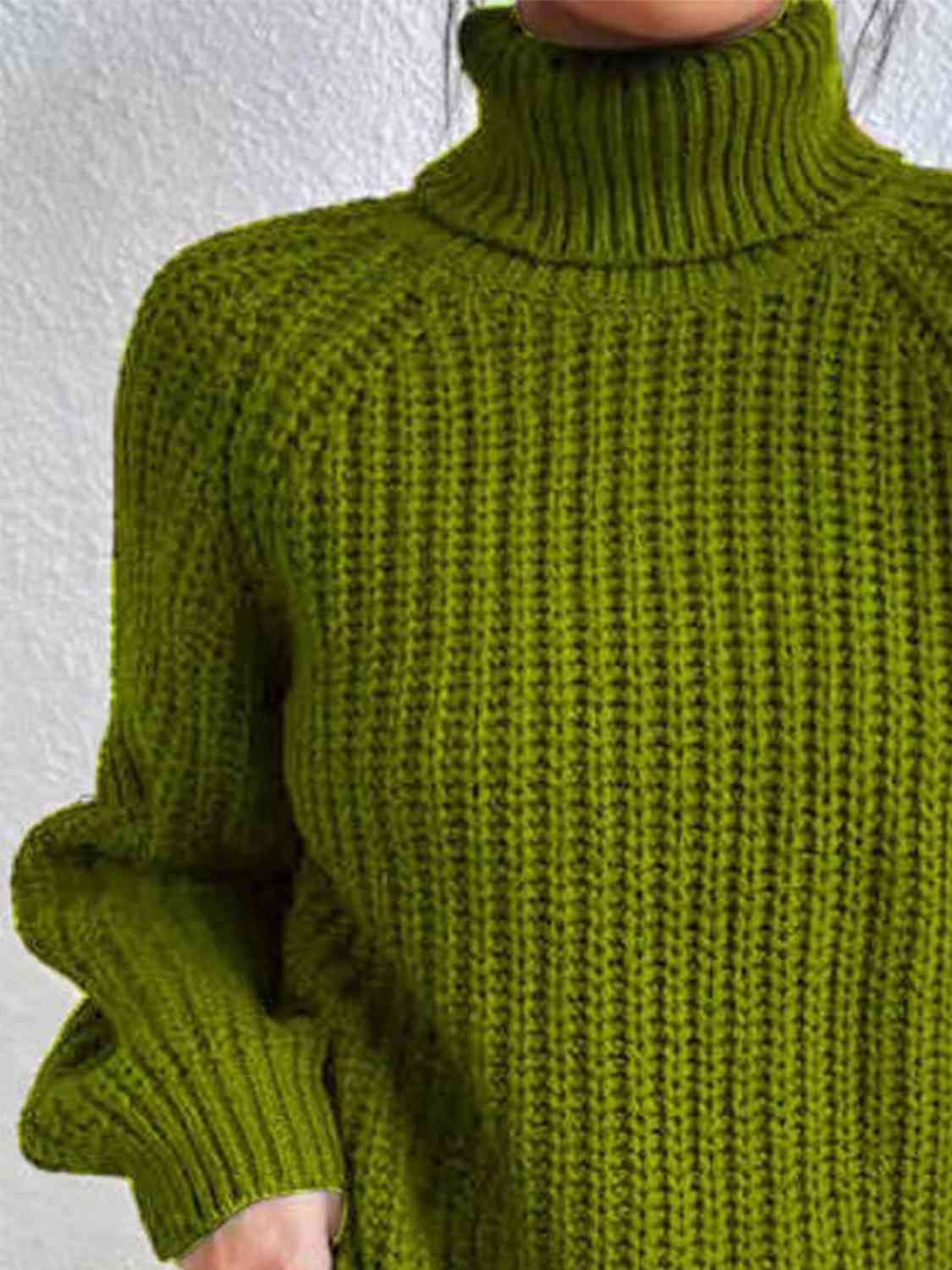 Angela Pull Kvinde – Ribbet Turtleneck Sweater med Chic Side Slids til Elegant Efterår/Vinter