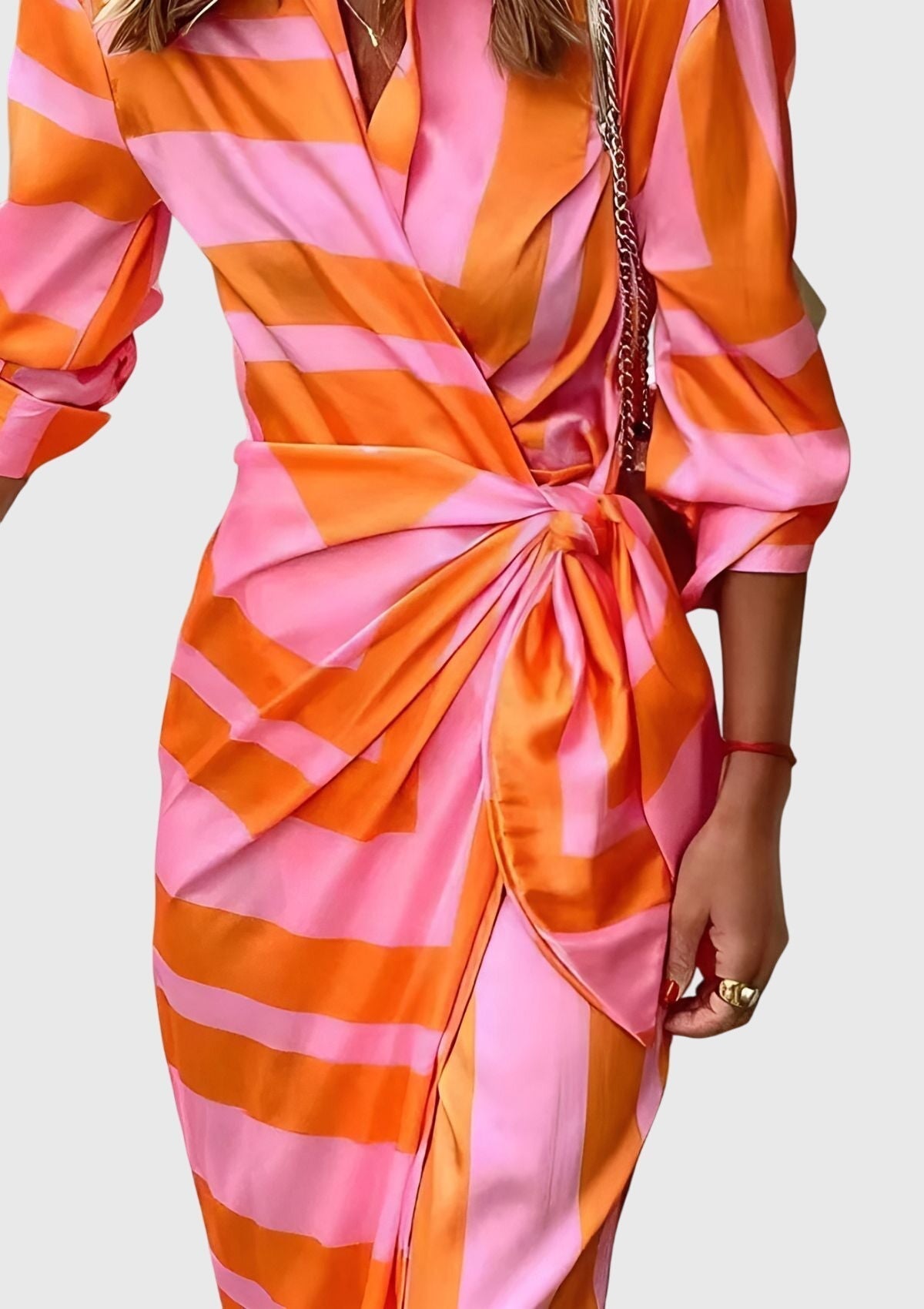 Wrap Style Kjole – Flatterende Silhuet & Talje-Definerende Pasform