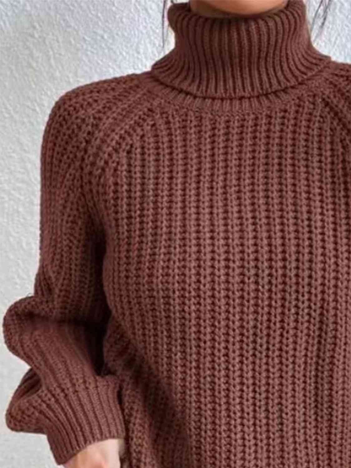 Angela Pull Kvinde – Ribbet Turtleneck Sweater med Chic Side Slids til Elegant Efterår/Vinter