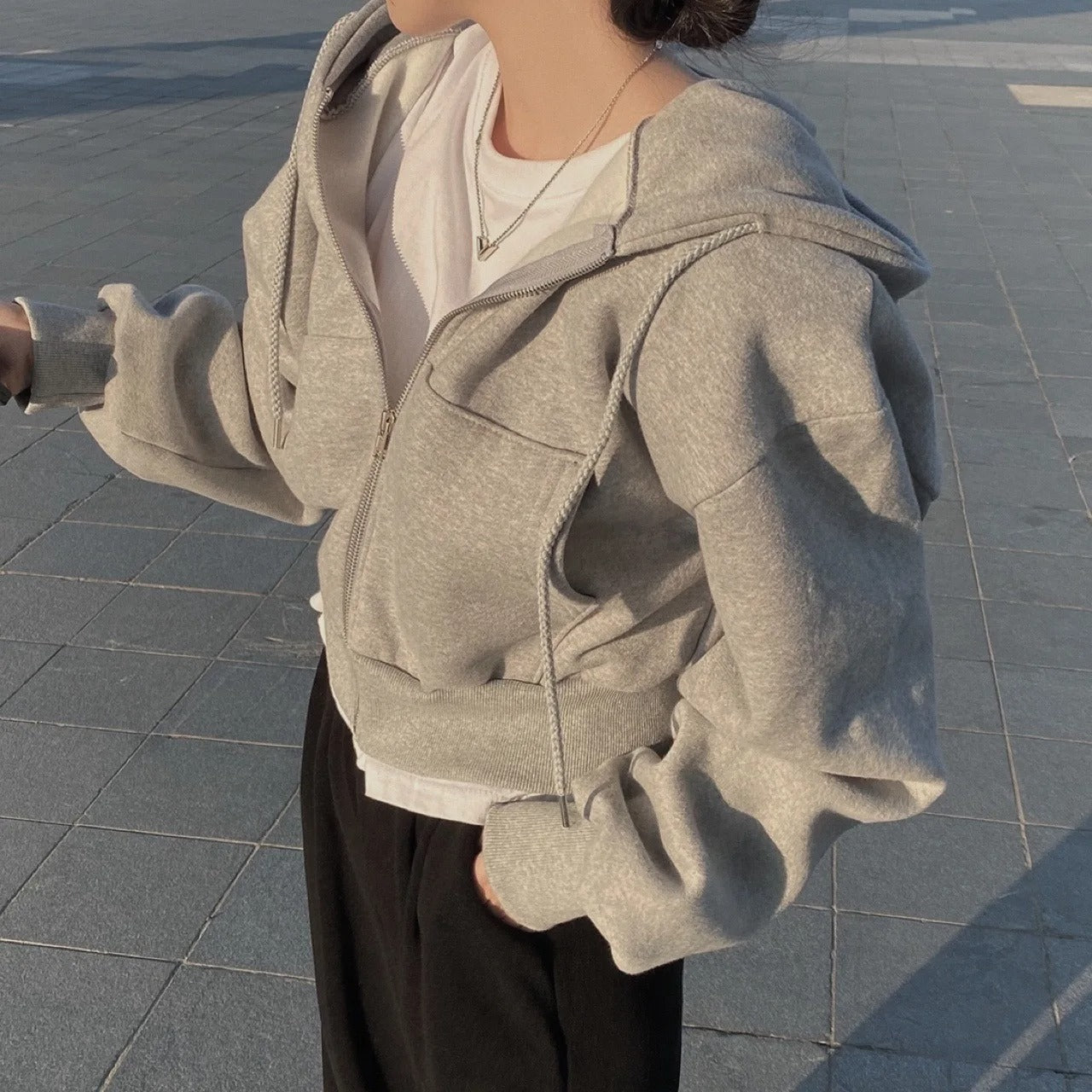 Afslappet sweatshirt med hætte til kvinder