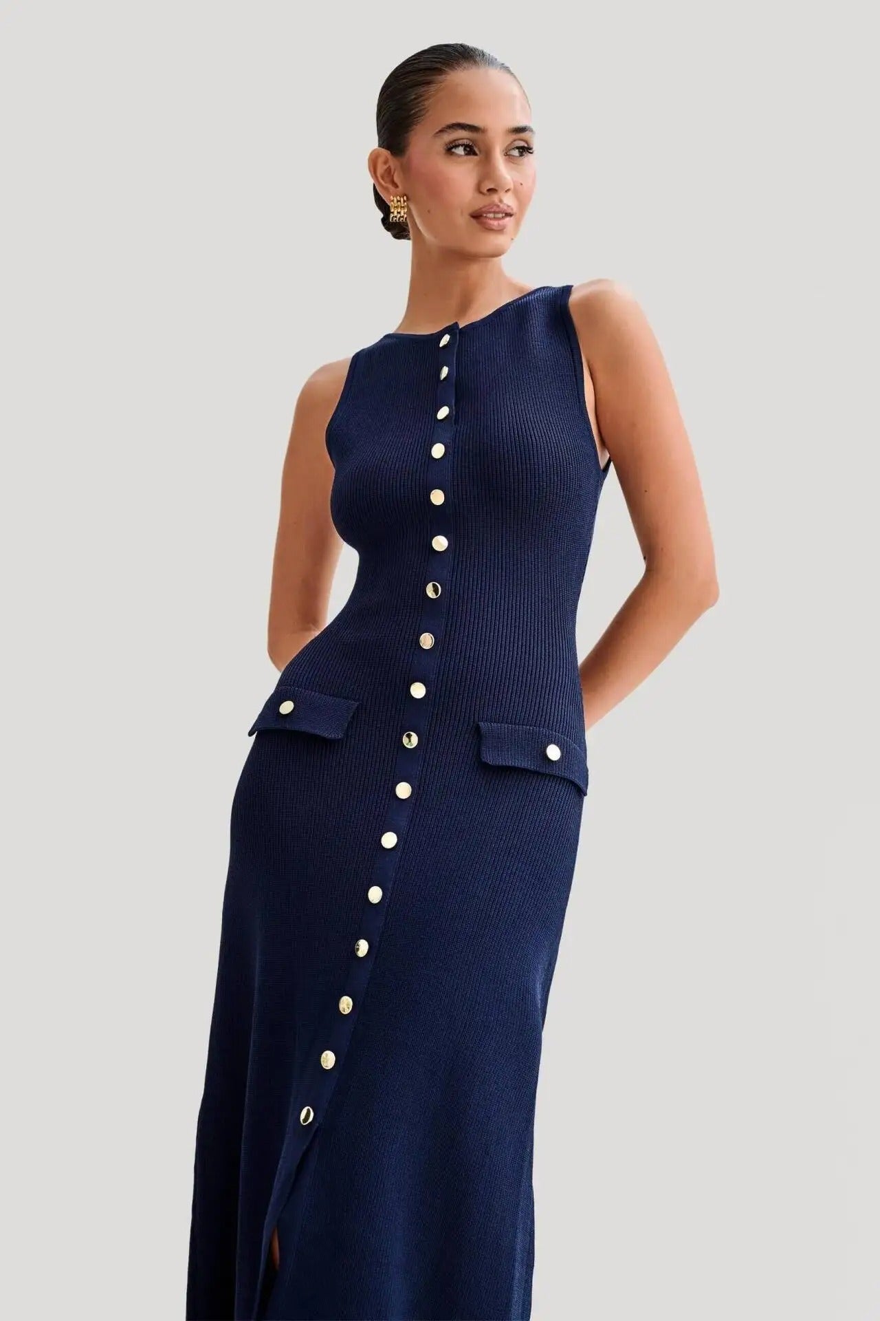 Strikket bodycon-kjole med knapper til kvinder