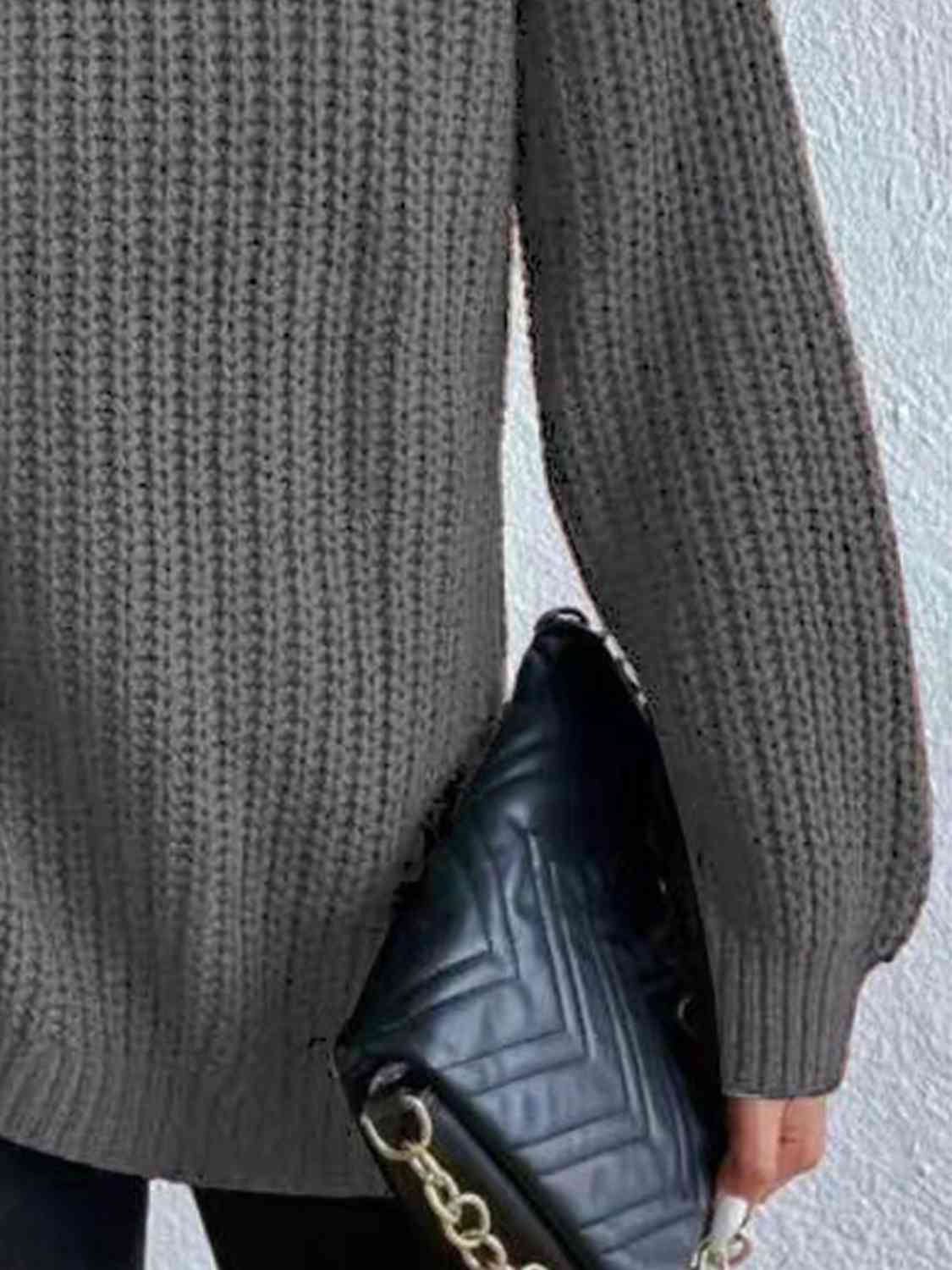 Angela Pull Kvinde – Ribbet Turtleneck Sweater med Chic Side Slids til Elegant Efterår/Vinter