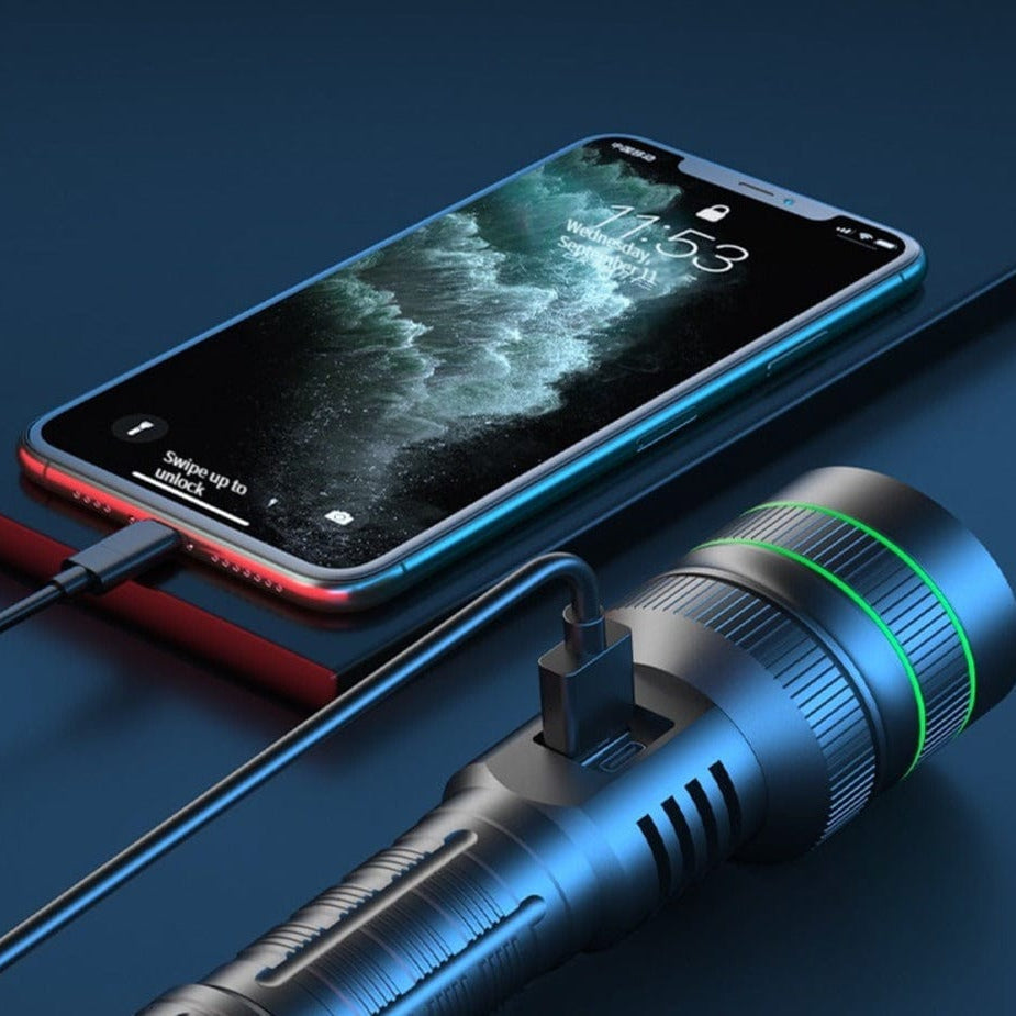 UltraBeam – Kraftig 10,000 Lumen lommelygte med Power Bank-funktion og lang rækkevidde