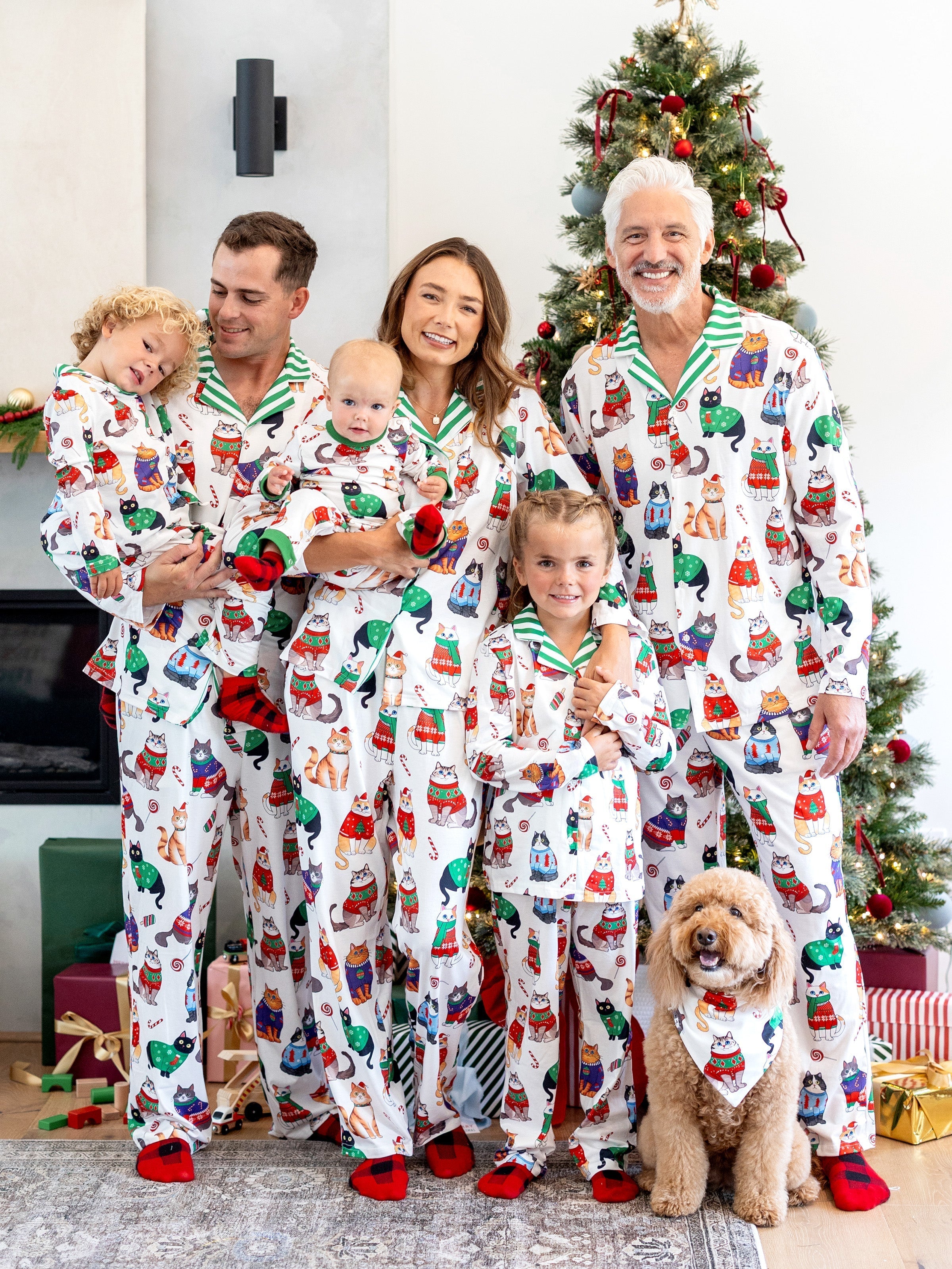 MeowJams | Jule Familie Pyjamas Sæt Katteprint med Matchende Sokker Multicolor