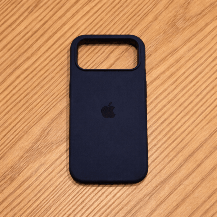 iPhone 14,15,16, Pro, Pro Max, Plus Silikone Etui Med Blød Overflade Design