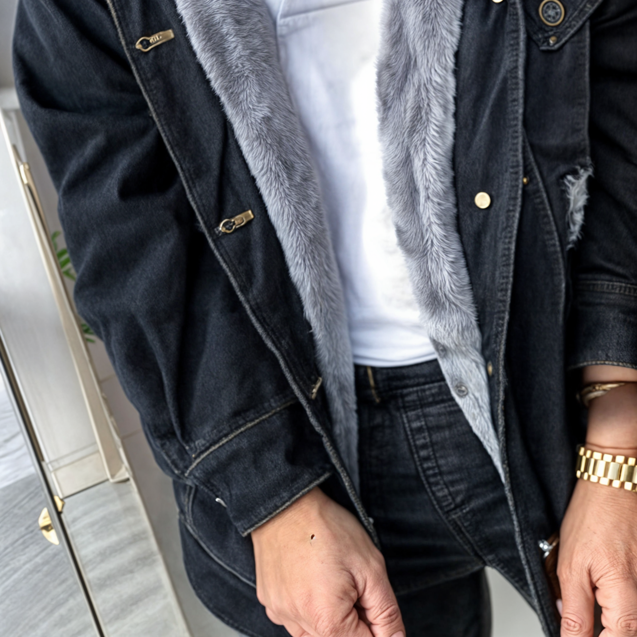 Denimjakke med pelskrave til kvinder