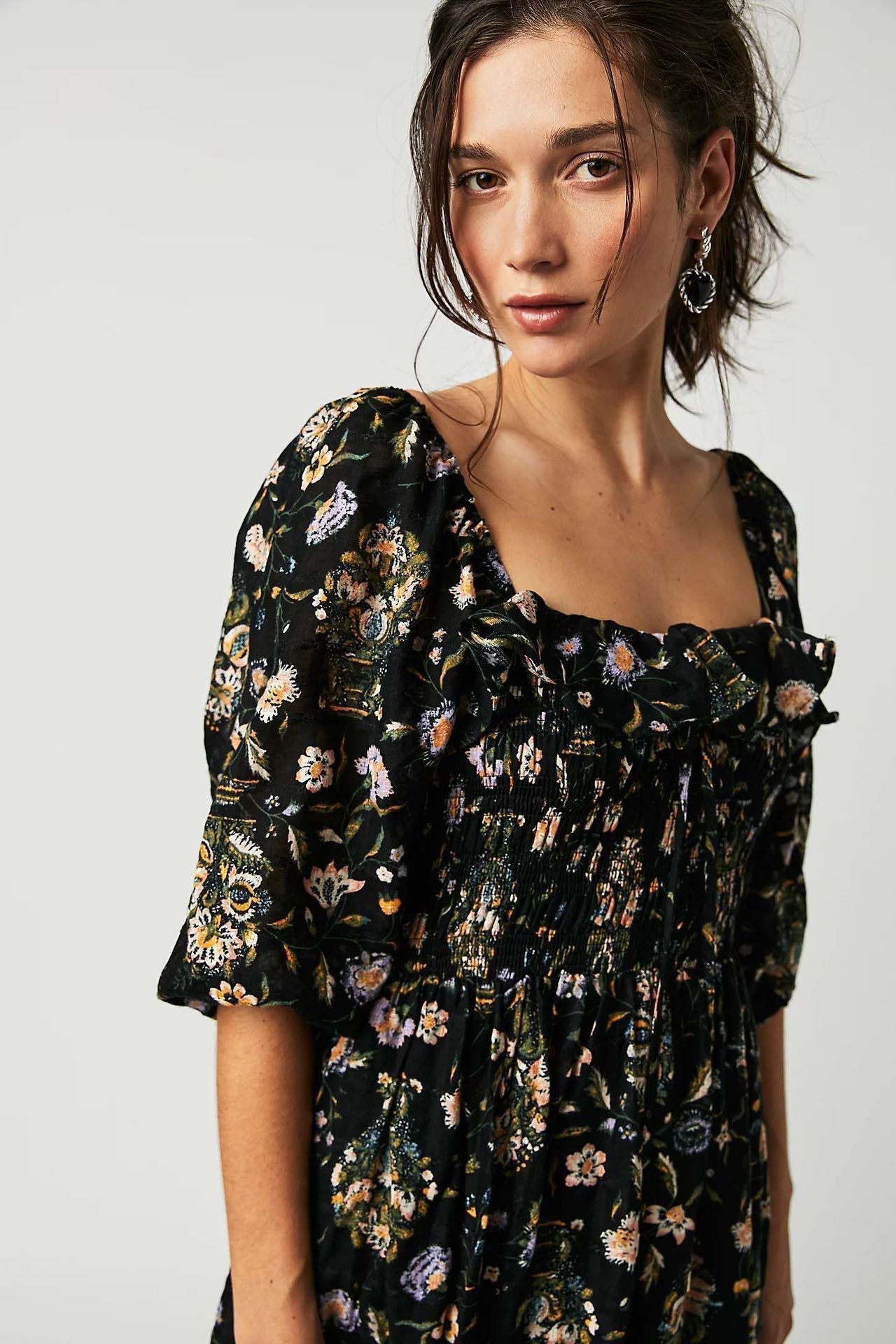 Midi Kjole Med Blomsterprint Og Smocket Liv Og Lange Ærmer Til Kvinder | Passer Til Afslappede Outfits