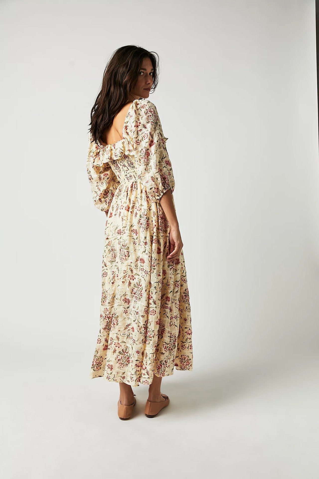 Midi Kjole Med Blomsterprint Og Smocket Liv Og Lange Ærmer Til Kvinder | Passer Til Afslappede Outfits