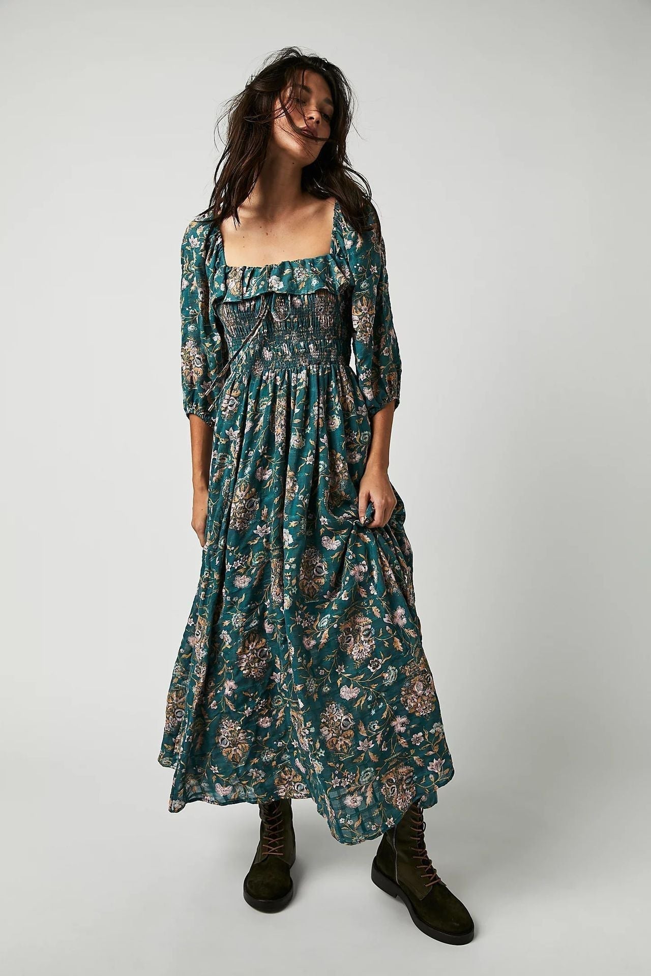 Midi Kjole Med Blomsterprint Og Smocket Liv Og Lange Ærmer Til Kvinder | Passer Til Afslappede Outfits