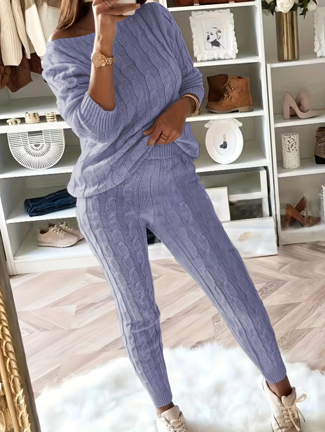 Strikket sweater og buksesæt til kvinder
