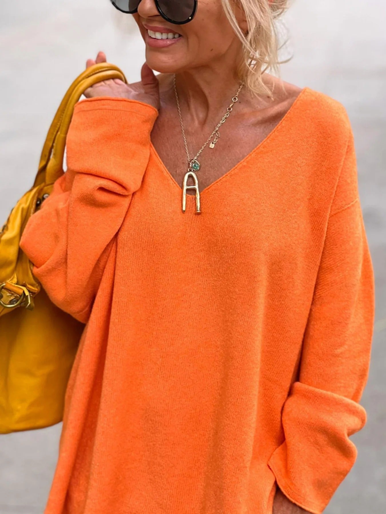 Strikket oversized sweater med V-hals