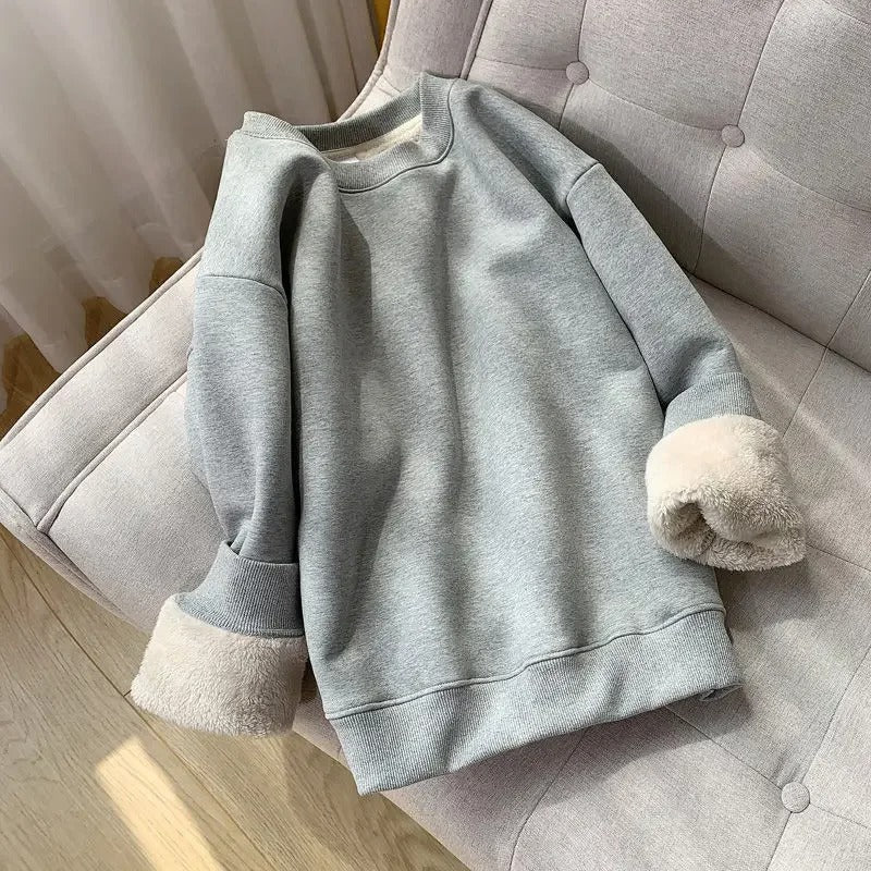 Fleeceforet sweatshirt med rund hals til kvinder