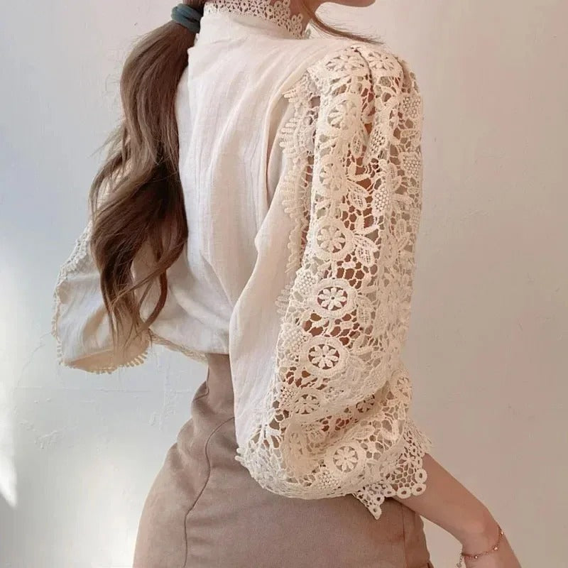 Blomsterbluse med hul blonder til kvinder