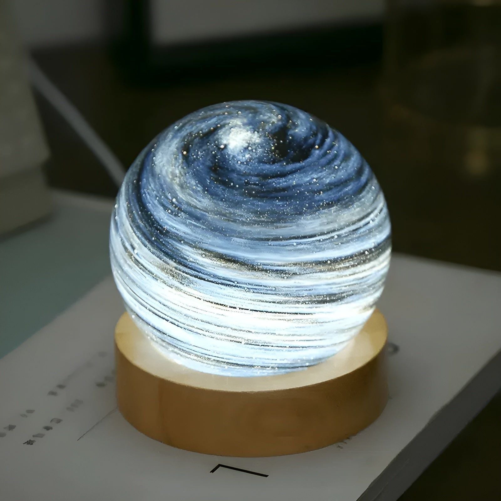 CosmicGlow - Roterende LED-lampe med himmelmønstre til kosmisk afslapning