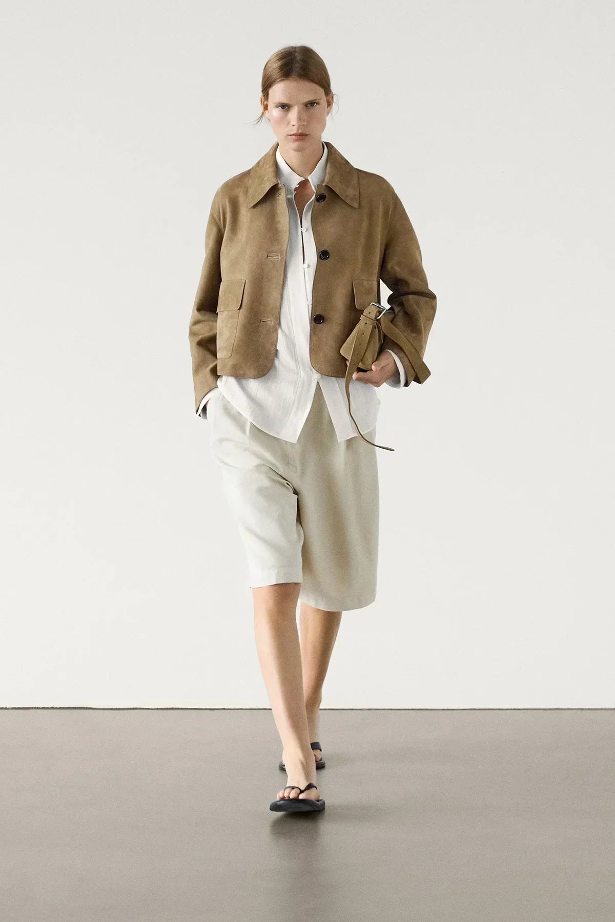 Laurel Kvinders Jakke – Kort i Elegant Beige Suede, Minimalistisk & Urban Stil