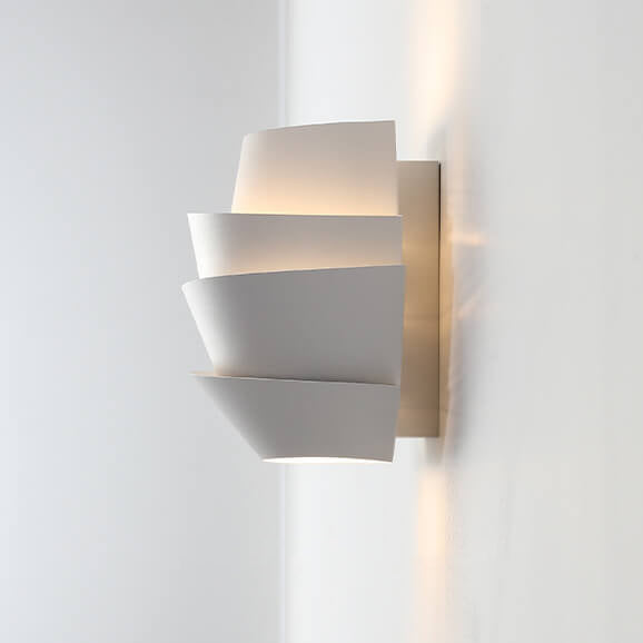 LumiLayer - Moderne nordisk væglampe med lagdelt design