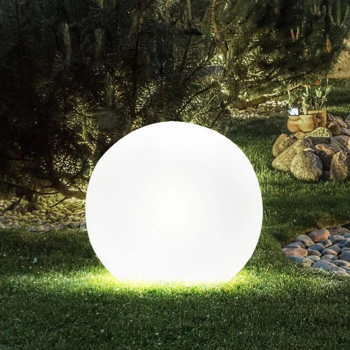 AuraKleur havebold LED-belysning – 16 farver – Trådløs, vejrbestandig og stemningsfuld til have, terrasse og fest