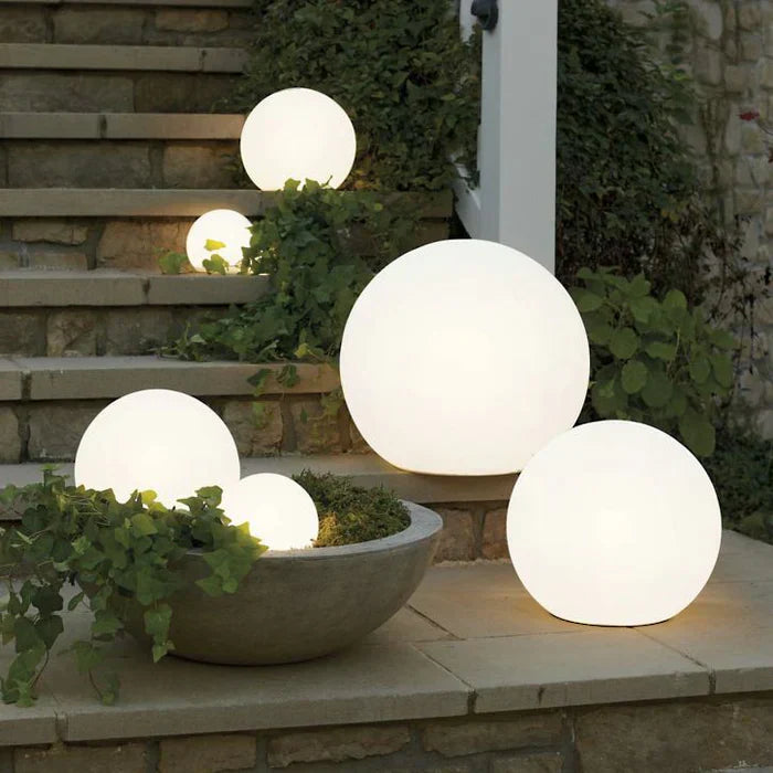 AuraKleur havebold LED-belysning – 16 farver – Trådløs, vejrbestandig og stemningsfuld til have, terrasse og fest