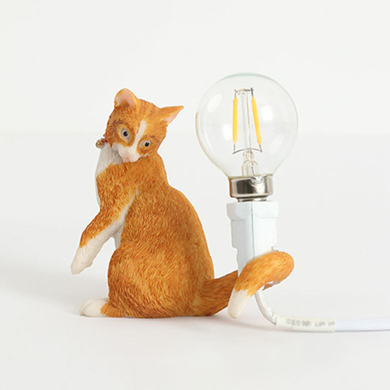 LumiPaws – Sød kattefigur bordlampe med legende design og dekorativ accent