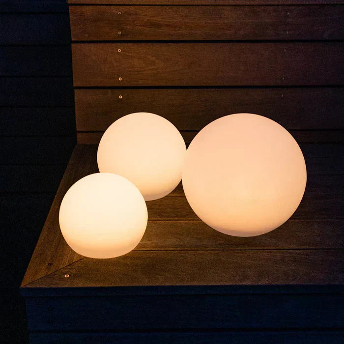 AuraKleur havebold LED-belysning – 16 farver – Trådløs, vejrbestandig og stemningsfuld til have, terrasse og fest