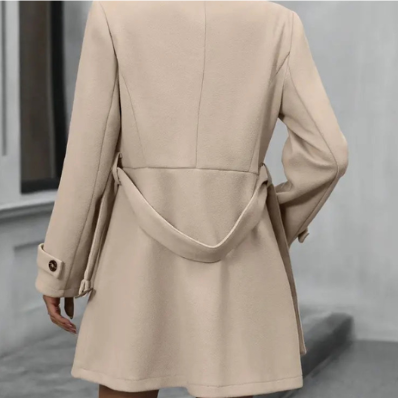 Rosemary Trench Femme – Elegant Mellemlang Frakke med Bælte i Taljen & Klassisk Dobbeltknaplukning