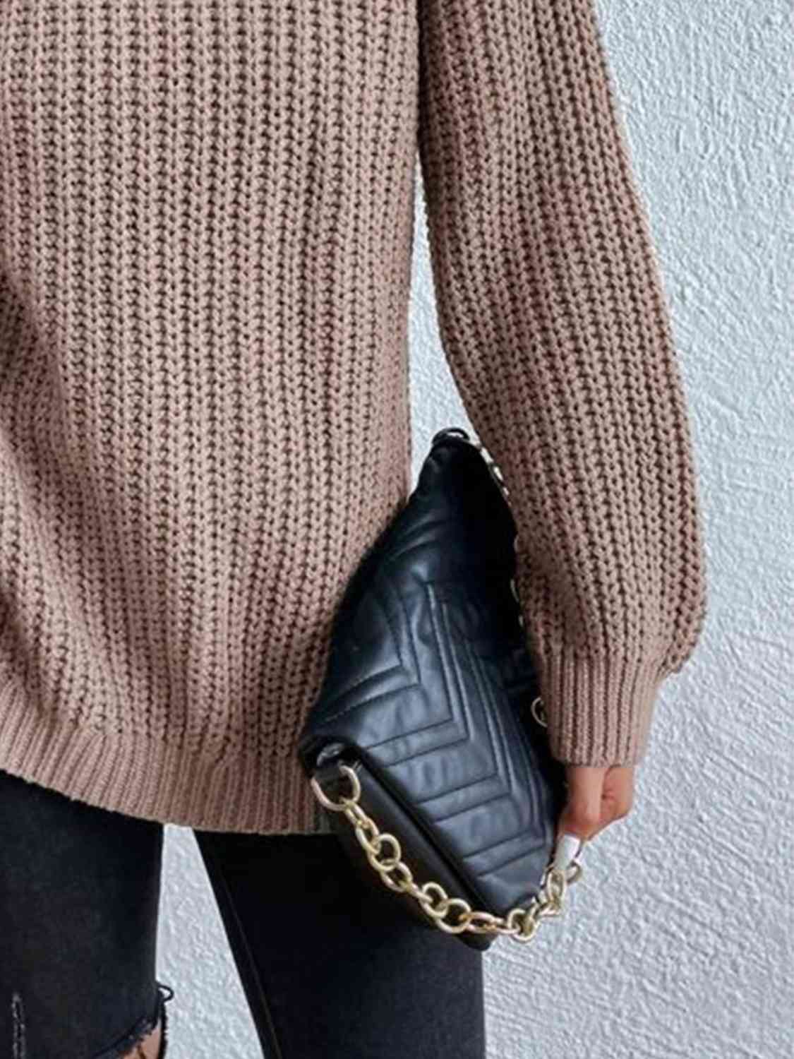 Angela Pull Kvinde – Ribbet Turtleneck Sweater med Chic Side Slids til Elegant Efterår/Vinter