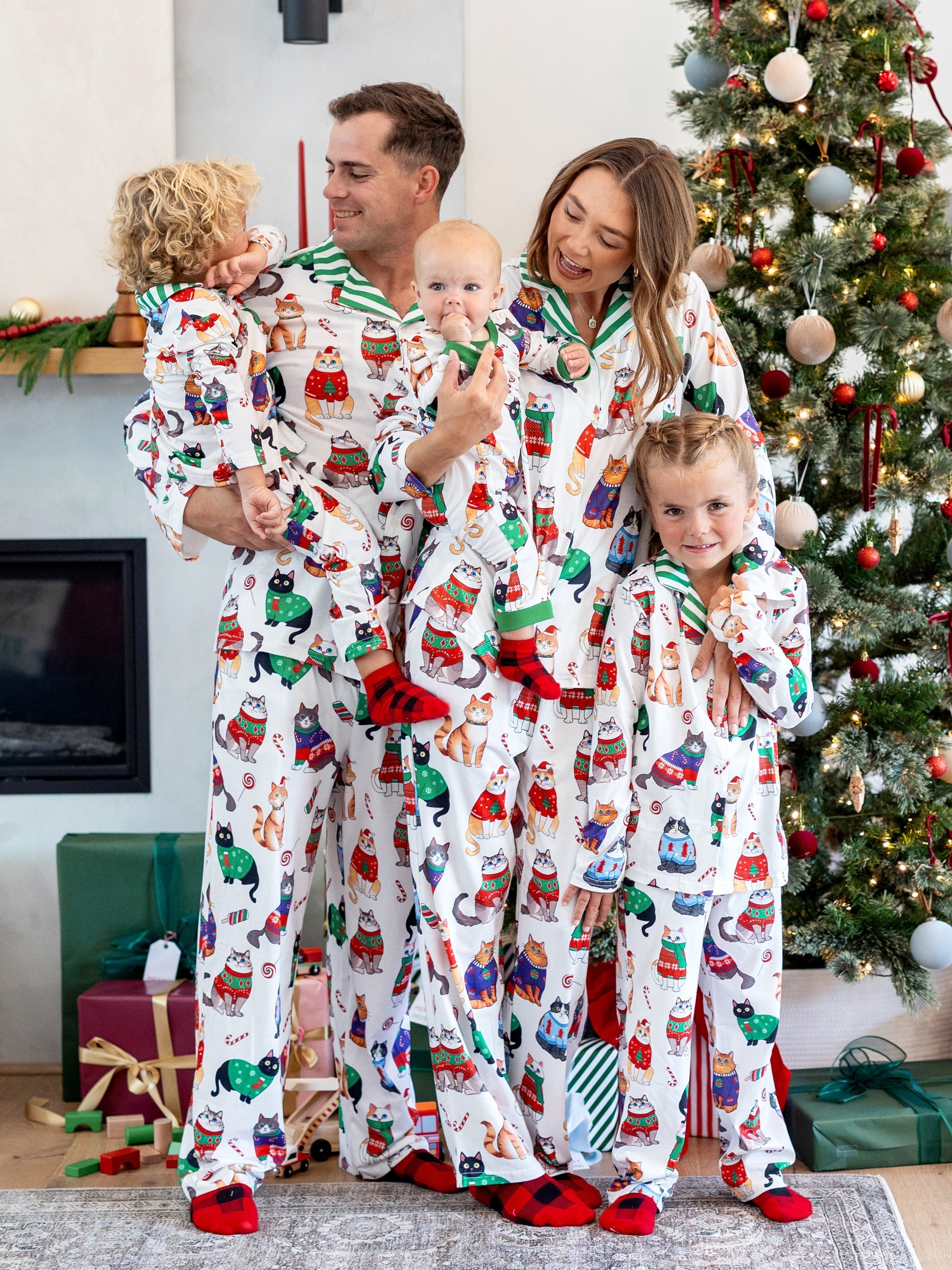 MeowJams | Jule Familie Pyjamas Sæt Katteprint med Matchende Sokker Multicolor