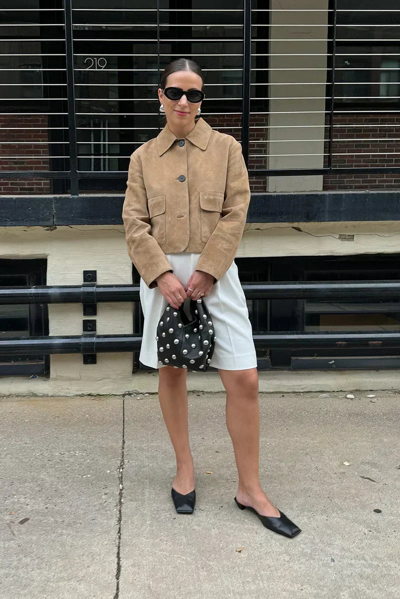 Laurel Kvinders Jakke – Kort i Elegant Beige Suede, Minimalistisk & Urban Stil