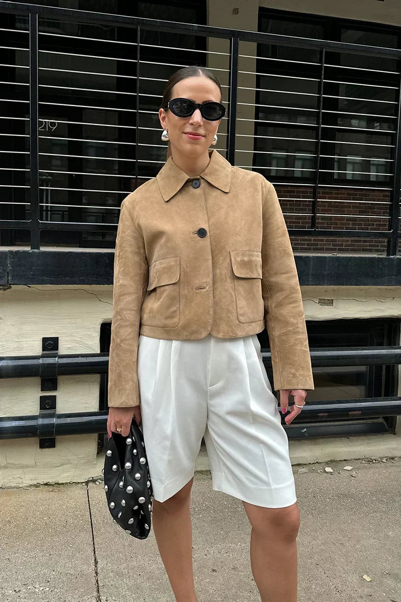 Laurel Kvinders Jakke – Kort i Elegant Beige Suede, Minimalistisk & Urban Stil