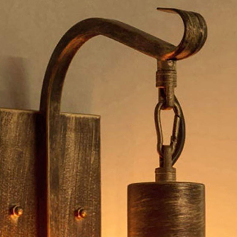 RustiGlow – Vintage Lanterne Væglampe med Buet Arm