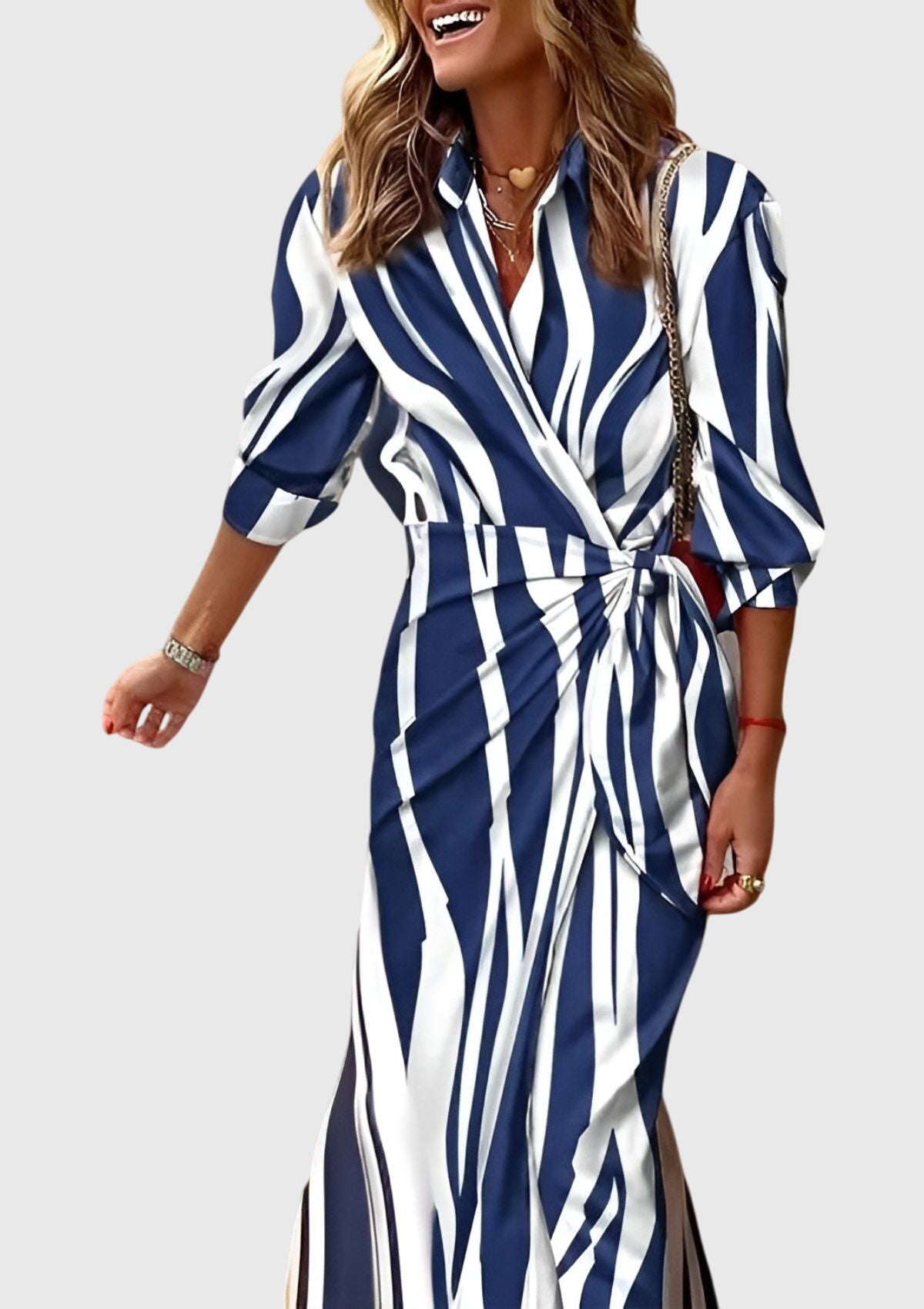 Wrap Style Kjole – Flatterende Silhuet & Talje-Definerende Pasform