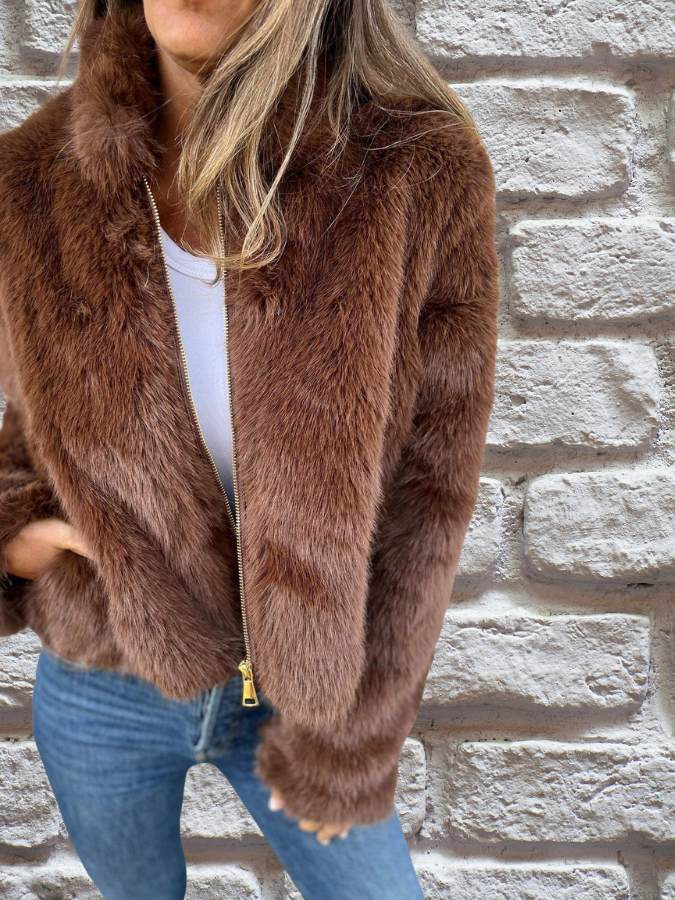 Hiya Kort faux fur jakke til kvinder – Chic frakke med lynlås og pelsdetaljer & varm og komfortabel pasform