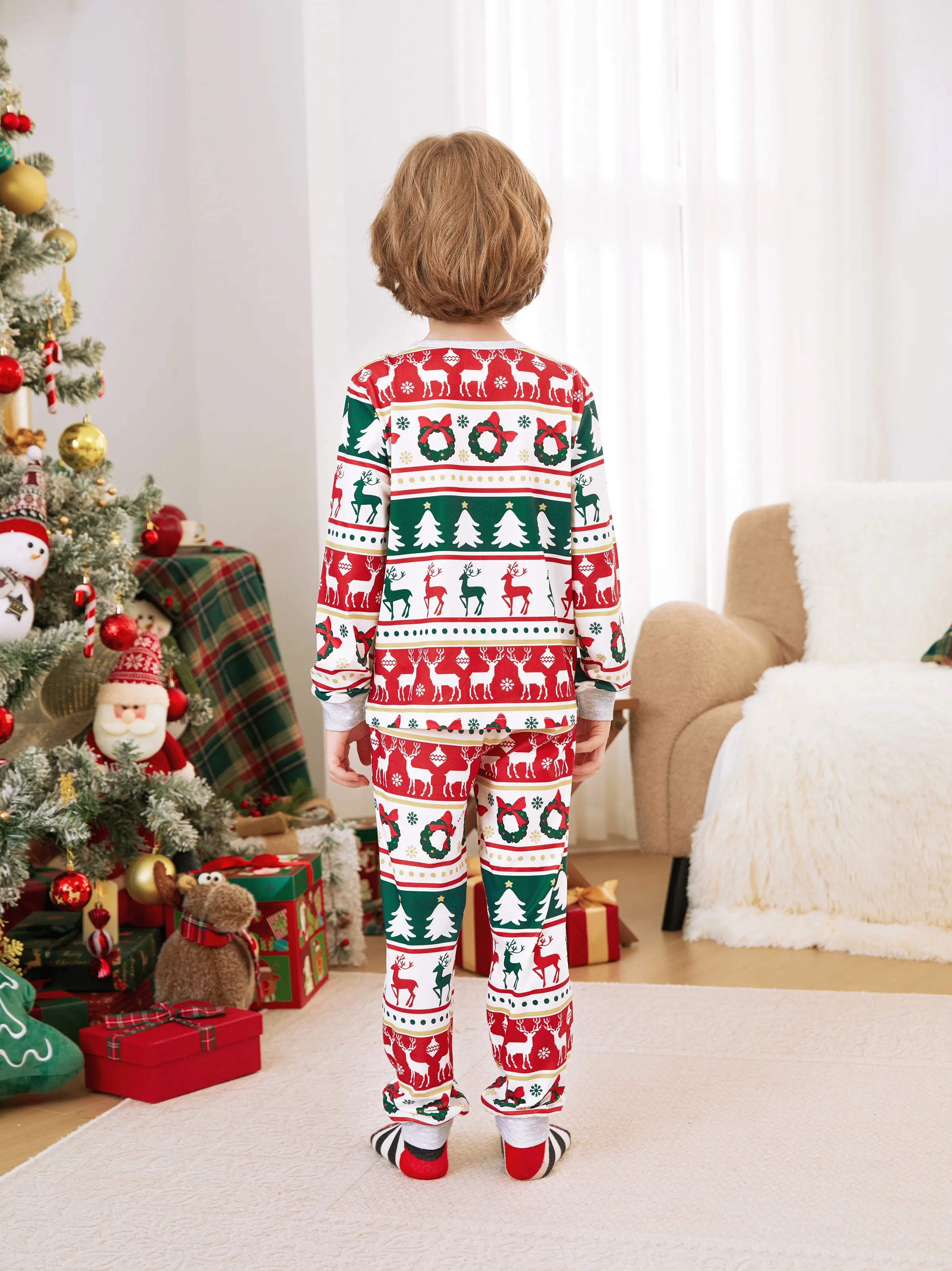 ReindeerJams | Familievenlige julepyjamas med rensdyr- og juletræsmønster samt ColorBlock-sokker