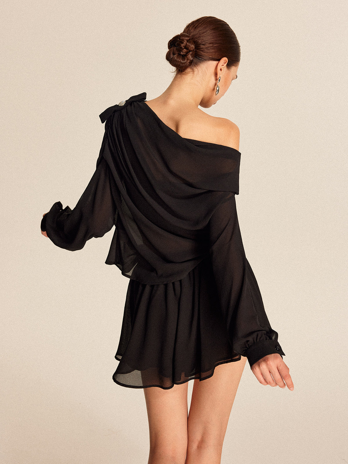 Semi-Gennemsigtig Chiffon One-Shoulder Sløjfedetalje Nederdel Sæt