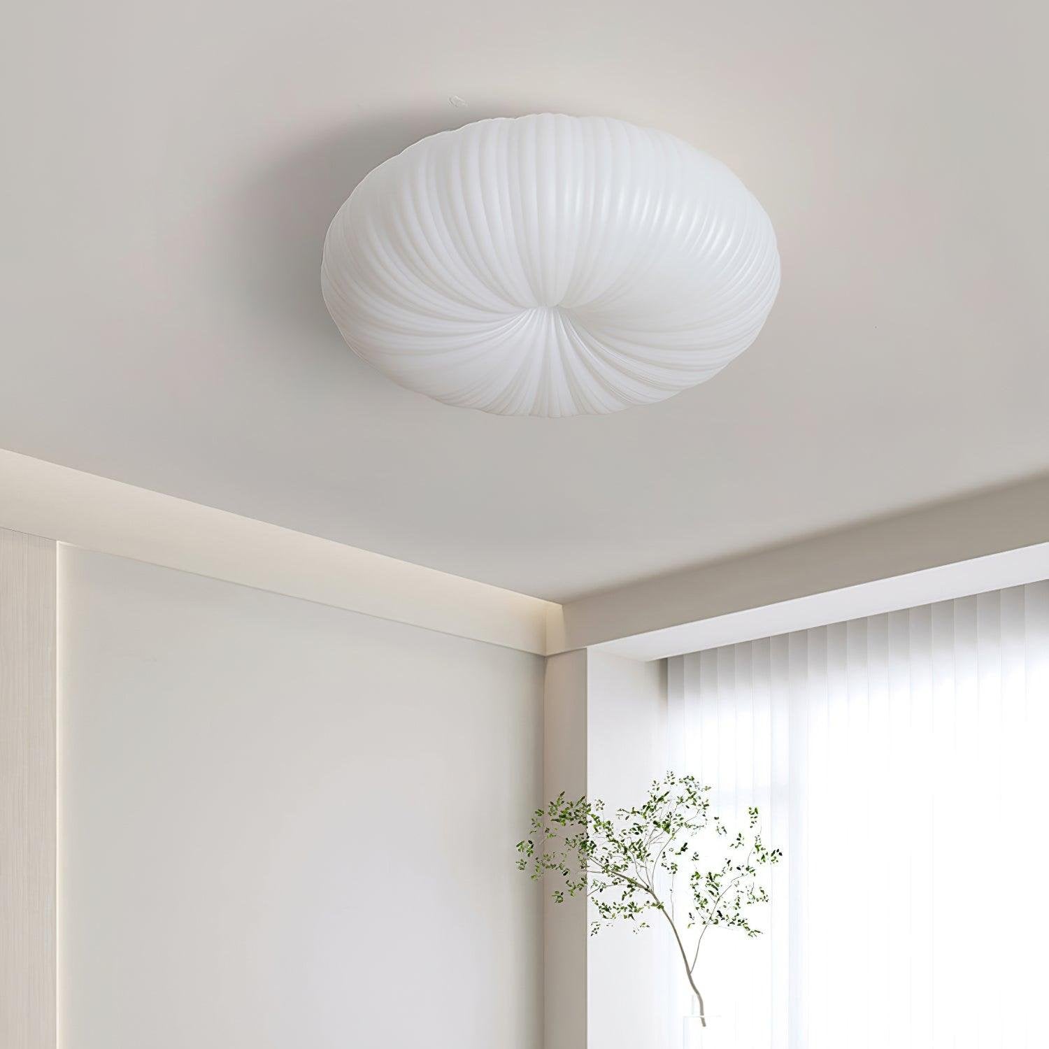 PleatGlow – Stilfuld rund loftslampe med plisseret tekstur og fjernstyret belysning