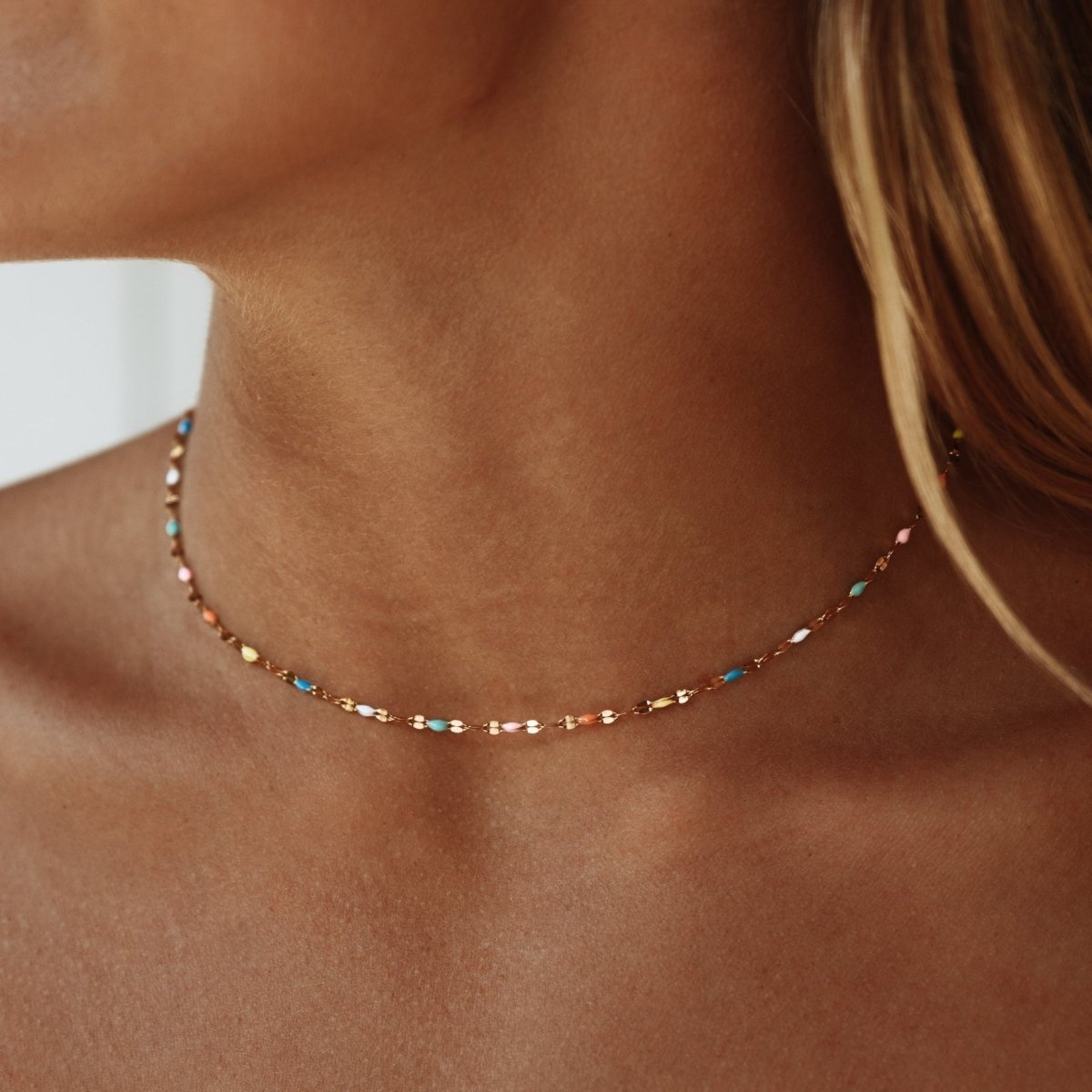 Choker Halskæde i Flerfarvet Design