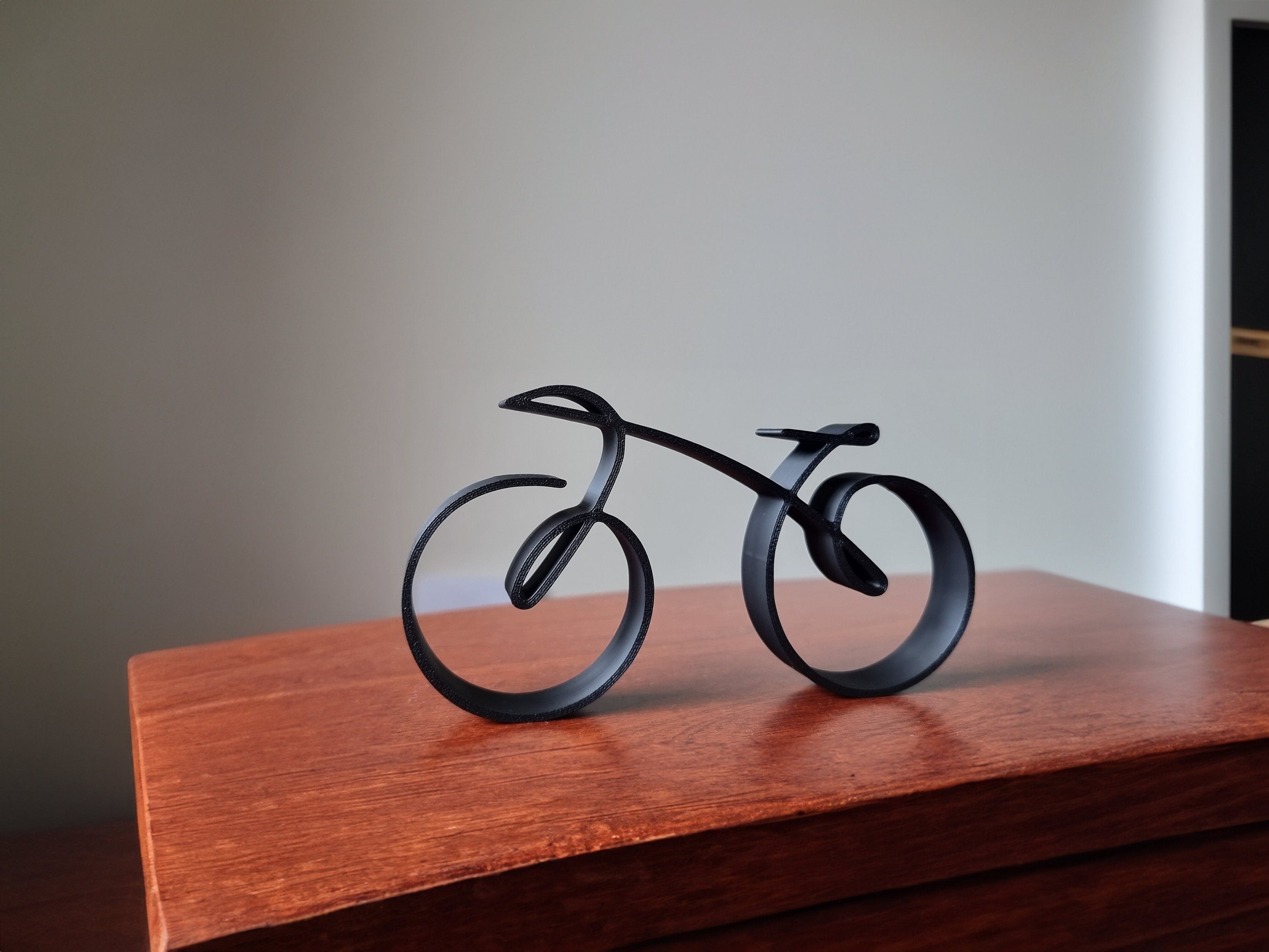 Cykelskulptur i Wireframe Stil