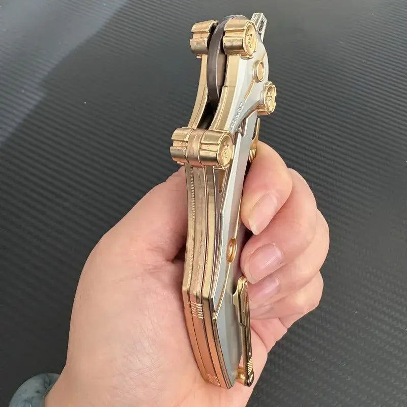 Folkedkniv i metal med kompakt design