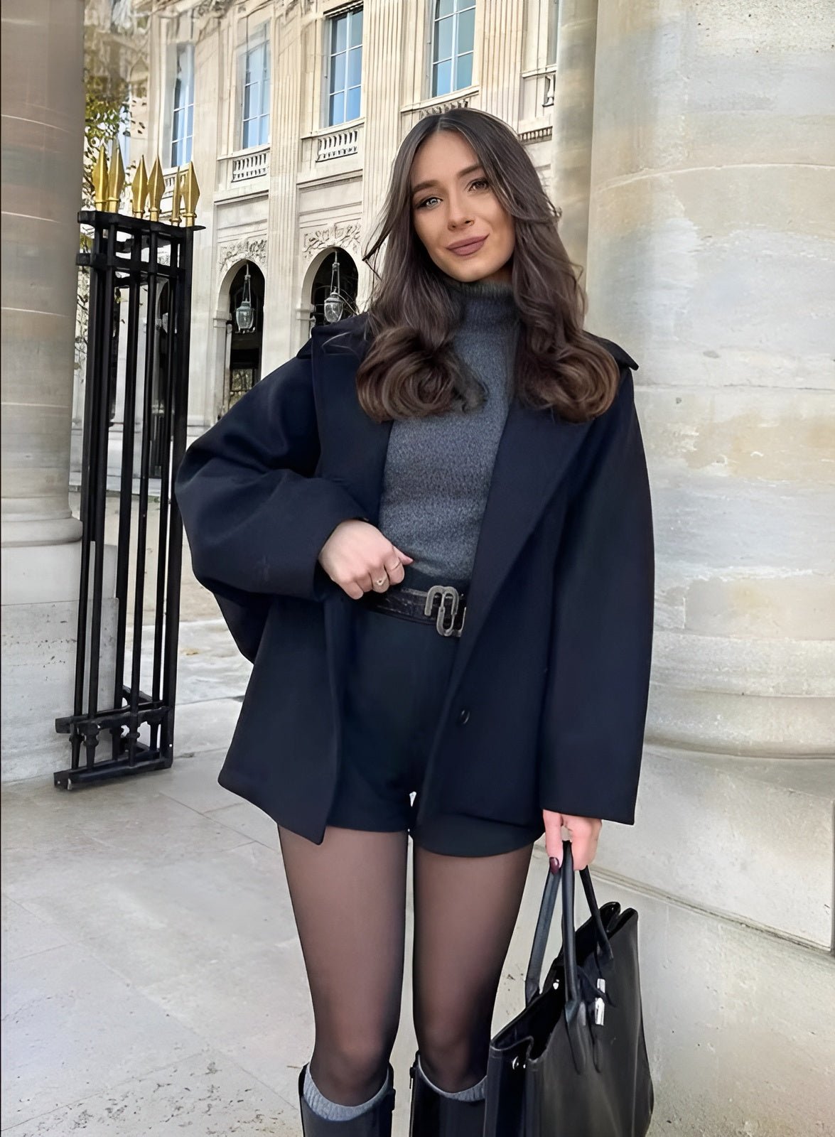 Aitana Kvinders Frakke i Blandingsuld – Minimalistisk Oversize Design med Bred Krave & Afslappet Pasform