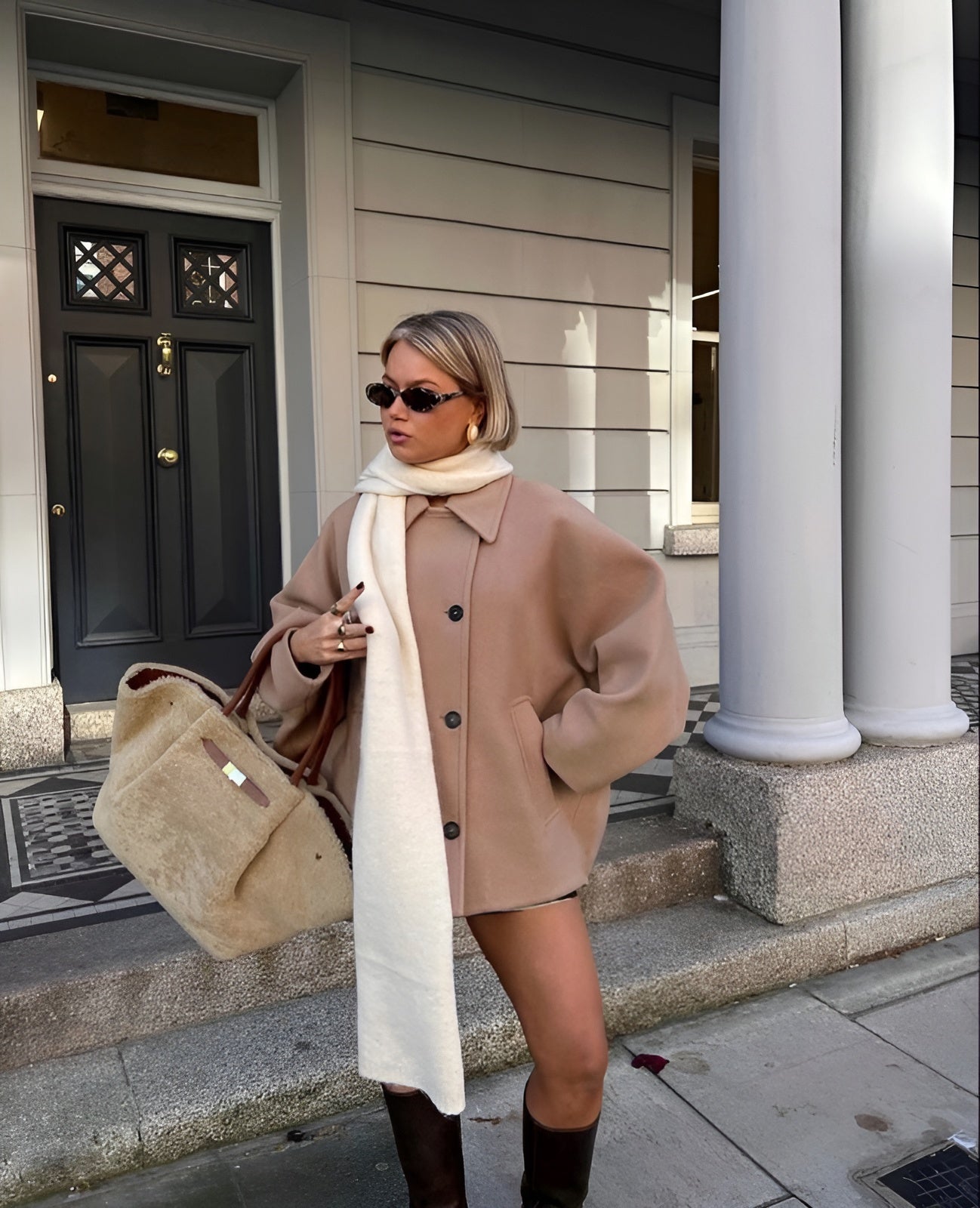 Aitana Kvinders Frakke i Blandingsuld – Minimalistisk Oversize Design med Bred Krave & Afslappet Pasform